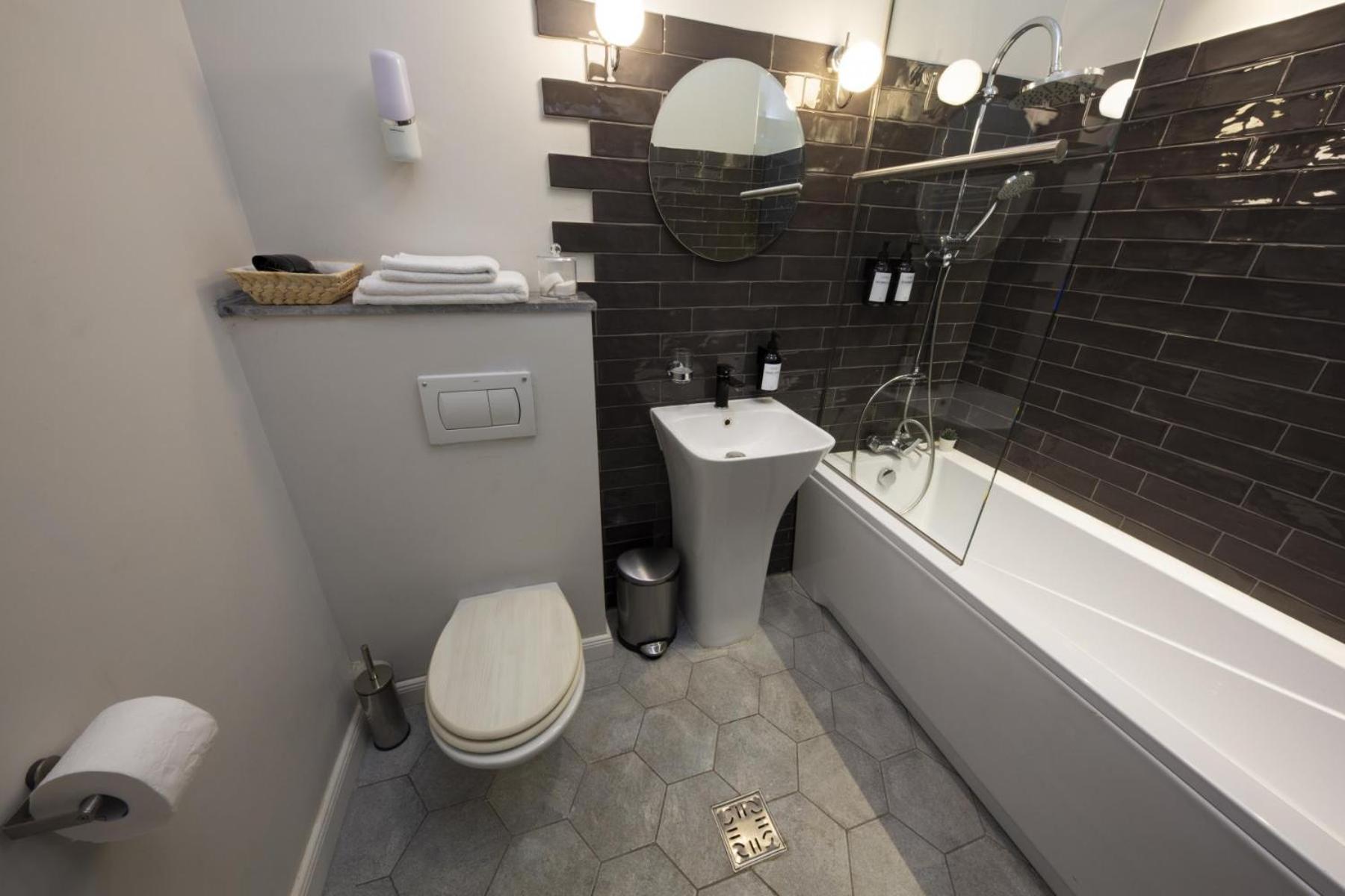 Athenaeum Spacious& Cozy 1Br Prime Location W Balcony Bucharest Exterior photo